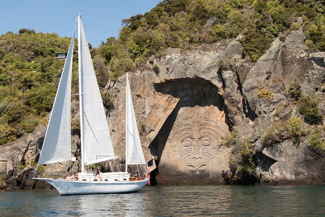 Lake Taupō Private Day Tour From Auckland to MāOri Rock Carvings - Itinerary Overview