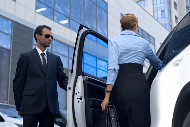 Luxury Airport Transfers & Best Limo Service in Melbourne - Professional Chauffeur Services