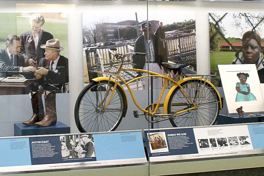 National Museum of American History: Guided Tour - Experience Highlights