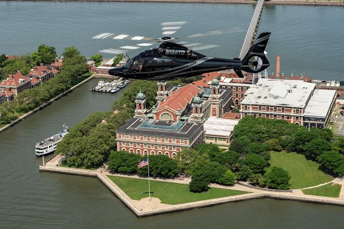 New York Helicopter Tour: Manhattan, Brooklyn and Staten Island - Inclusions and Narration
