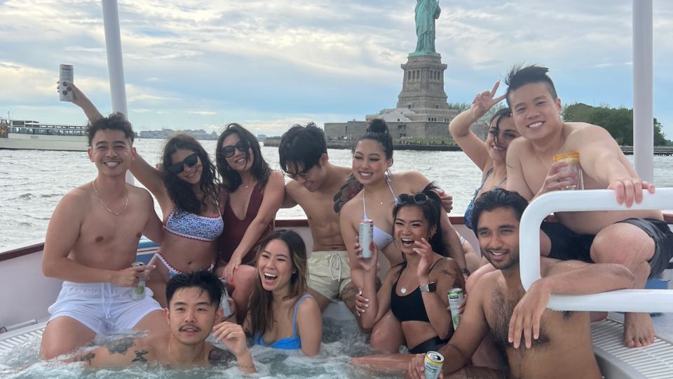 New York: NYC Hot Tub Boat Tour - Highlights of Hot Tub Boat Tour