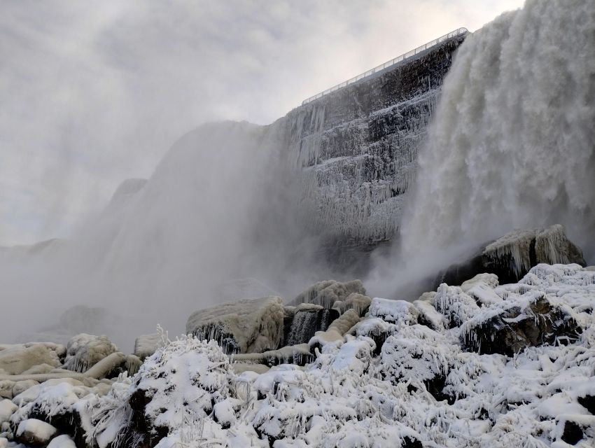 Niagara Falls: Winter Tour With Cave of the Winds Entry - Winter Wonderland Experience