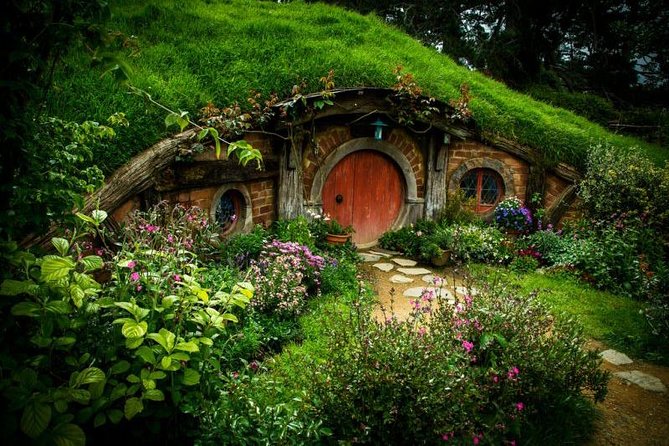 Private Luxury Tour From Auckland to Hobbiton Movie Set and Rotorua for Couples - Customization Options