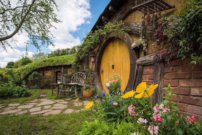 Private Luxury Tour to Hobbiton Movie Set & Waitimo Glowworm Cave - Exclusive Private Tour Overview