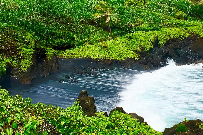 Private Road to Hana Tour - Tour Guide Interactions and Highlights