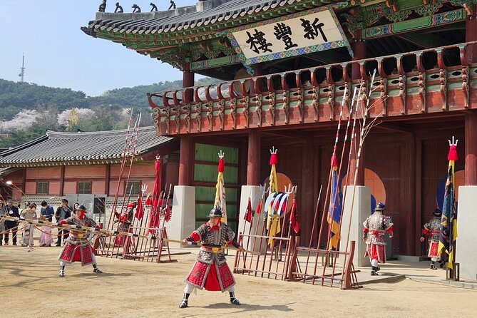 Private Tour Around Suwon UNESCO Fortress and Korea Folks Village - Suwon Hwaseong Fortress Exploration