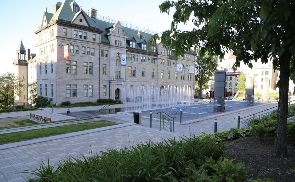 Quebec City: Old Quebec Walking Tour With Funicular Ride - Pickup Locations and Group Size