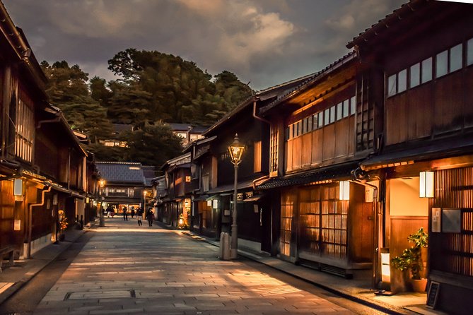 Romantic Tour In Kanazawa - Sunset Views at Nagamachi Samurai District