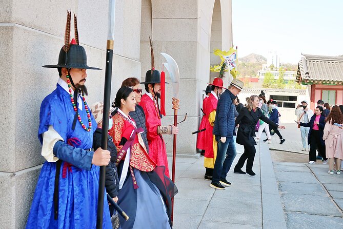 Royal Palace and Traditional Villages Wearing Hanbok Tour - What to Expect