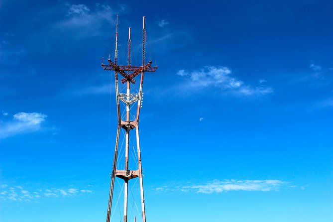 San Francisco Urban Hike: Castro and Twin Peaks - Engaging Guides and Fun Facts