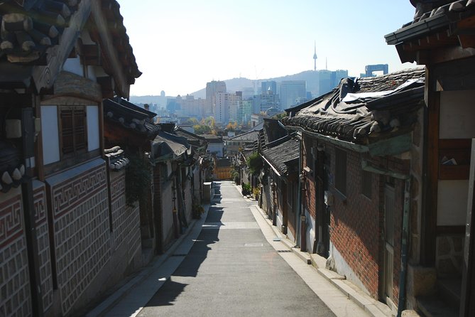 Seoul: Gyeongbok Palace, Bukchon Village, and Gwangjang Tour - Traveler Reviews