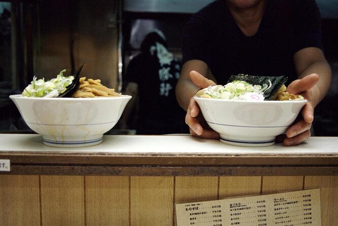 Shinjuku Golden Gai Food Tour in Spanish - Culinary Delights on the Tour