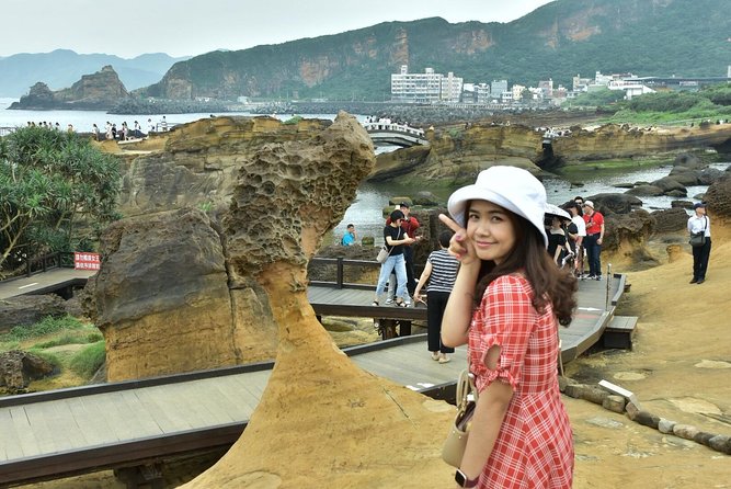 Taiwans Golden Triangle: Yehliu, Jiufen, Shifen Private Day Tour - Itinerary Details