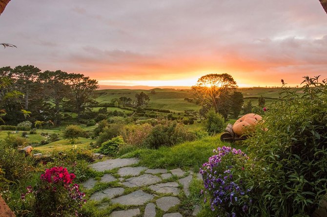 Tauranga - Hobbiton -Rotorua : Movie Set & Geysers: Private Tour. - Cancellation Policy Information