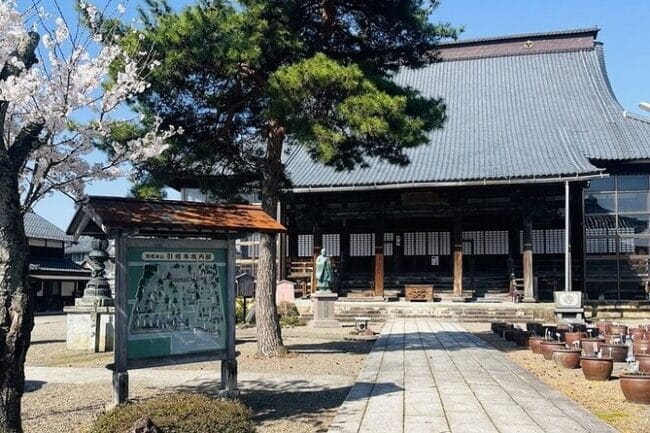 Temples Silence Retreat - Speaking Monk Guided Tour - Serene Temples Exploration