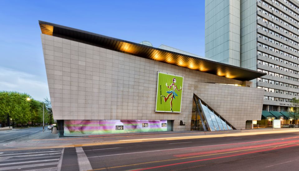 Toronto: Bata Shoe Museum Entrance Ticket - Location and Access