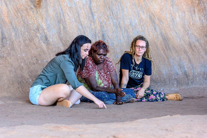Uluru Aboriginal Art and Culture - Guided Mala Walk
