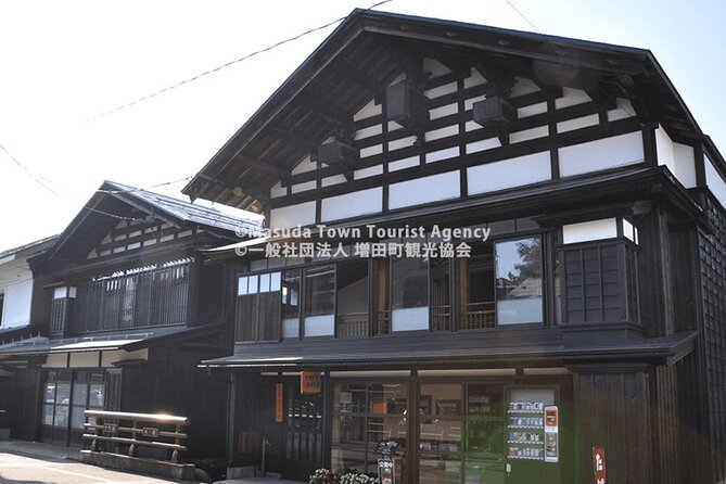 Walking Tour of Wealthy Merchants Storehouses in Akita - Architectural Marvels