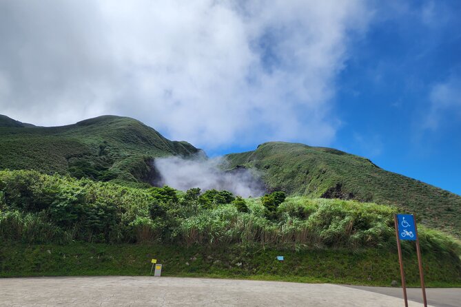 Yamingshan Volcano, Beitou Thermal Valley, Danshui Private Tour - Booking Details