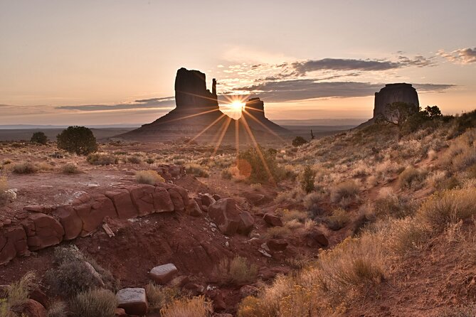 3.0 Hours of Monument Valleys Sunrise or Sunset 44 Tour - Key Points