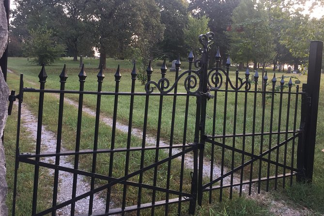 1.5-Hour Cemetery Ghost Hunt in Chattanooga - Common questions