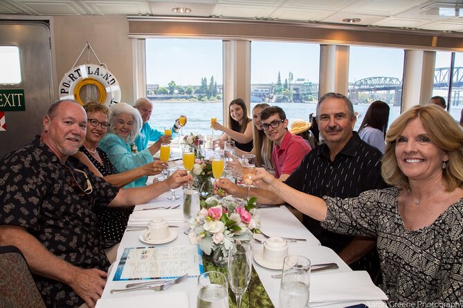 2-hour Champagne Brunch Cruise on Willamette River - Dining Experience