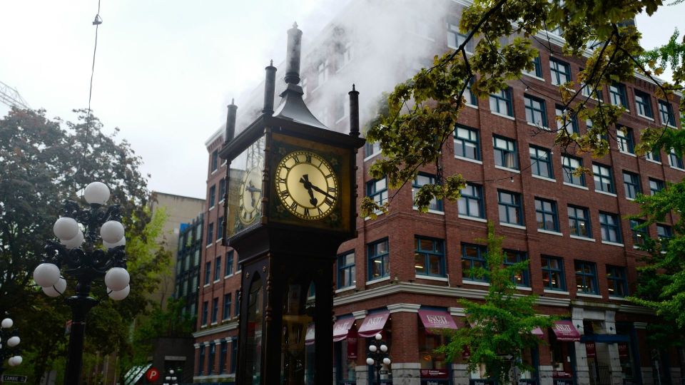 2 Unforgettable Hours in Vancouver - Gastown Steam Clock Tour