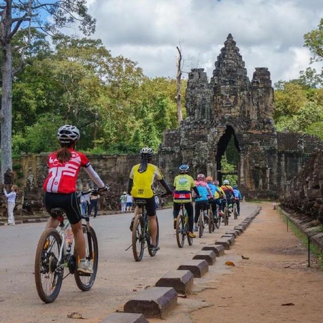 Angkor Wat: Guided Sunrise Bike Tour W/ Breakfast and Lunch - Tour Description