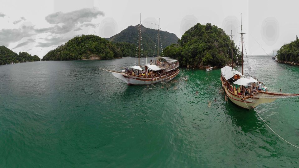 Angra Dos Reis: Boat Tour in Ilha Grande and Lagoa Azul - Full Description of the Experience