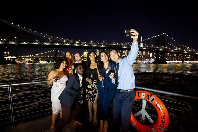 Bateaux New York Dinner Cruise - Accessibility and Age Requirements