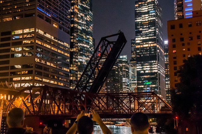 Chicago by Night: 90 Minute River and Lakefront Cruise - Highlights of the Cruise