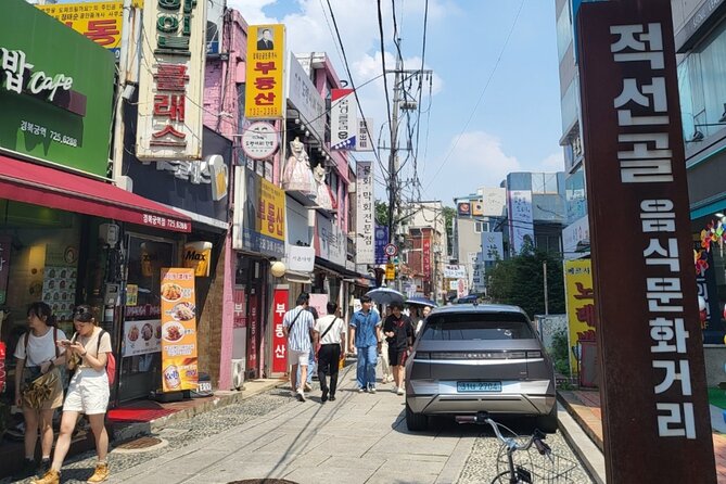 Free Lunch! Gyeongbok-gung Hanbok, Seochon Village, Tongin Market - Best Photo Spots in Gyeongbok-gung