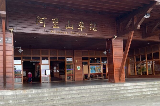 Giant Tree Trail & Alishan Forest Railway Full Day Tour - Transportation Options