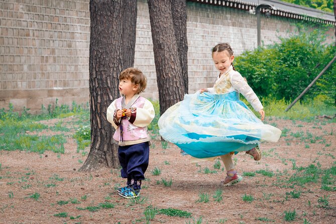 Gyeongbokgung Palace K-drama Hanbok Rental in Seoul - Maximum Number of Travelers Allowed