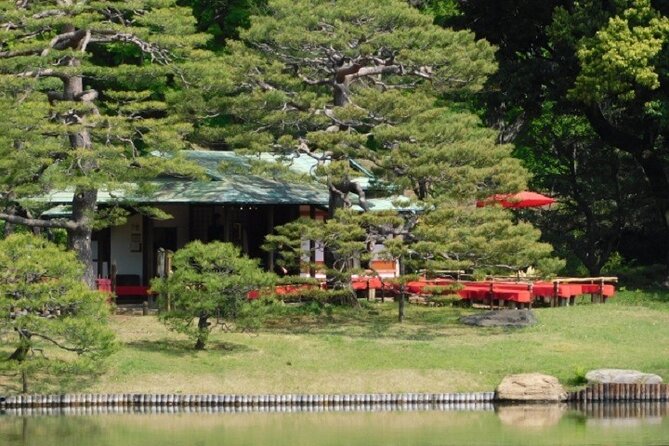 HEN AI TOKYO Rikugien Gardens Tour With Garden Expert - Tour Highlights
