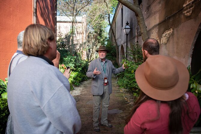 Hidden Alleyways and Historic Sites Small-Group Walking Tour - Tour Experience