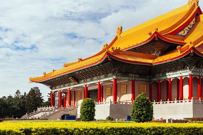 Highlights & Hidden Gems With Locals: Best of Taipei Private Tour - Guides Insider Tips