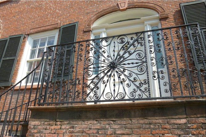 Historic Homes of Savannah Guided Walking Tour - Guide Services and Expertise