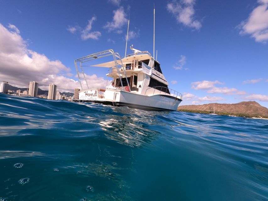 Honolulu: Private Luxury Yacht Cruise With Guide - Activity Description