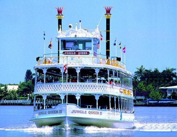 Jungle Queen Riverboat 90-Minute Narrated Sightseeing Cruise in Fort Lauderdale - Onboard Services and Capacity