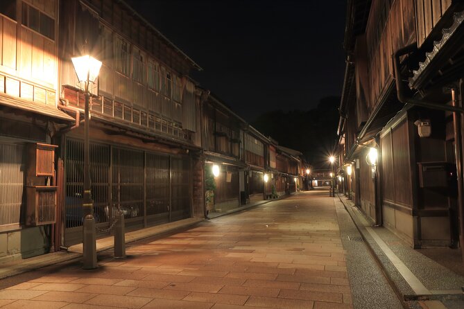 Kanazawa Private Night Photoshoot by Professional Photographer - Location Accessibility