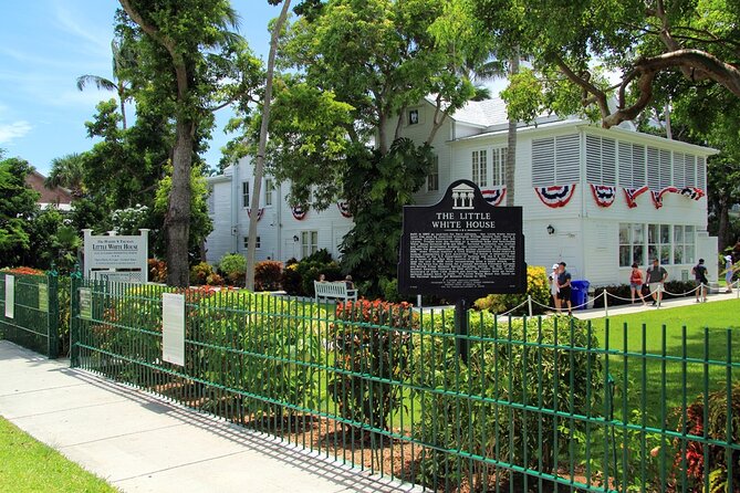 Key West Historic Homes and Island History - Small Group Walking Tour - Tour Guide Richards Expertise and Highlights