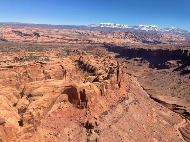 Moab: Canyon Country Sunset Helicopter Tour