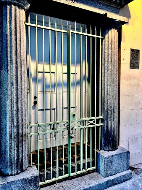 New Orleans Haunted Legends and Scandals Small Group Tour - Vieux Carre District