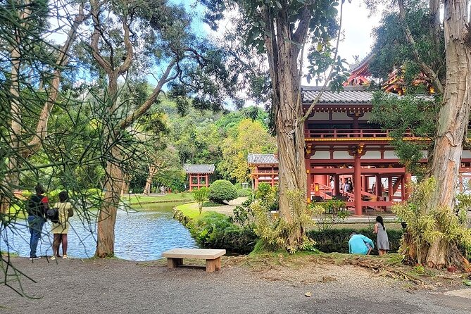 Oahu Circle Island Tour With Byodo-In Temple Admission - Tour Guide Appreciation
