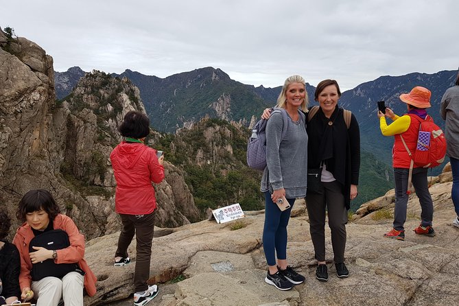 One-Day Hike at Mt. Seoraksan National Park From Seoul(Incl. Lunch) - Lunch Break at the Park