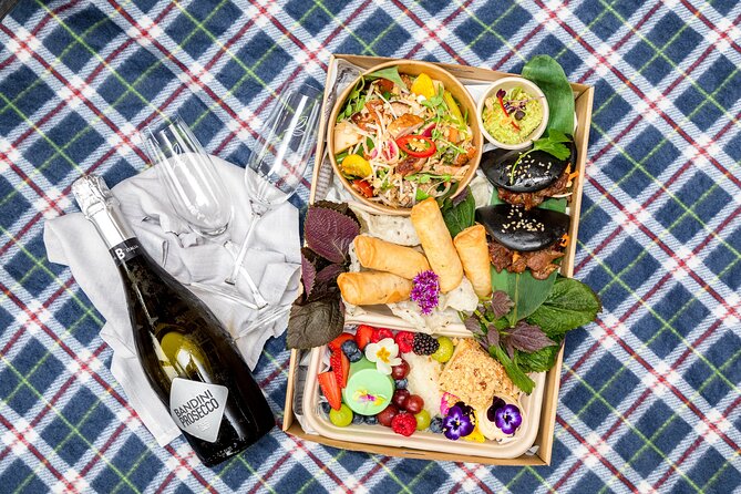 Picnic in the Royal Botanic Gardens for 2 - Ideal Occasions
