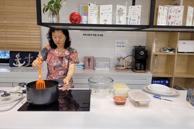 Private Tour: N.Korea Cooking Class & Talk With N.Korean Defector - Tour Experience Overview