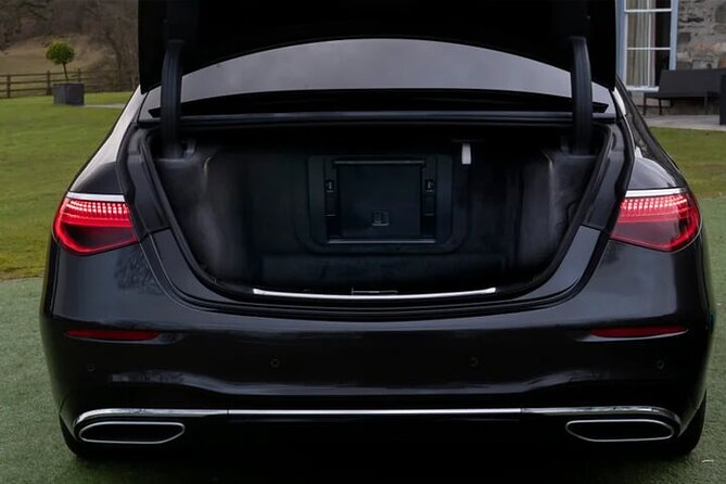 Private Transfer North Shore or Henderson to Auckland Airport AKL by Luxury Car - Amenities Included
