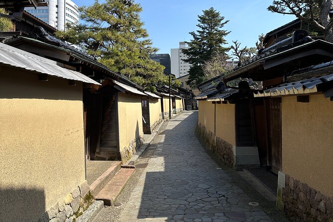Private Walking Tour in Kanazawa With Local Guides - Tour Itinerary